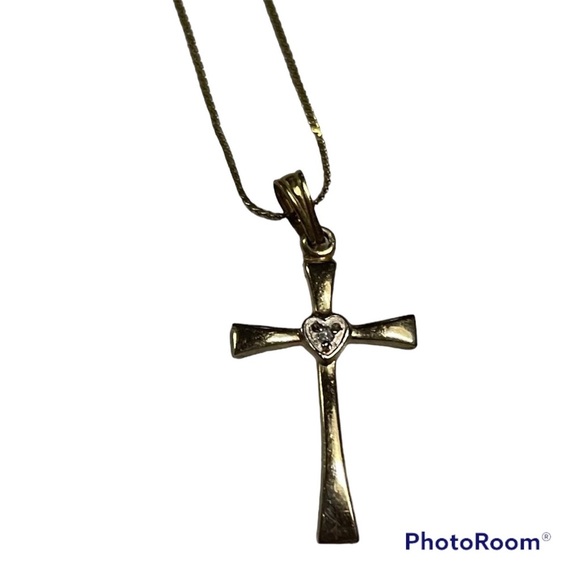 14k Gold-Filled Delicate vintage Cross and etched Heart hung on 16 inch Chain - Picture 5 of 6